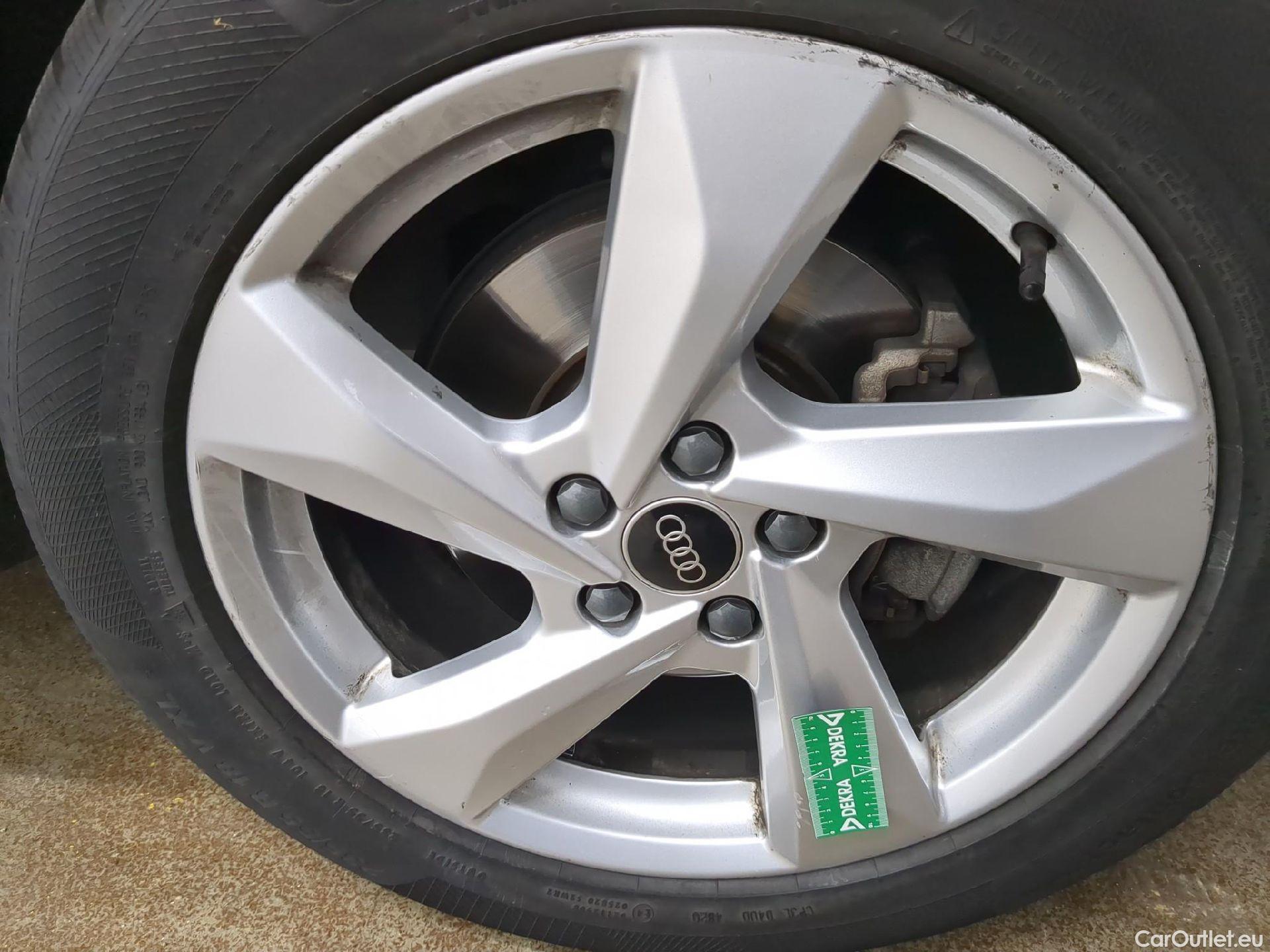  Audi  Q3 AUDI  / 2018 / 5P / SUV 35 TFSI 150 MHEV S TRONIC DESIGN LUXE #3