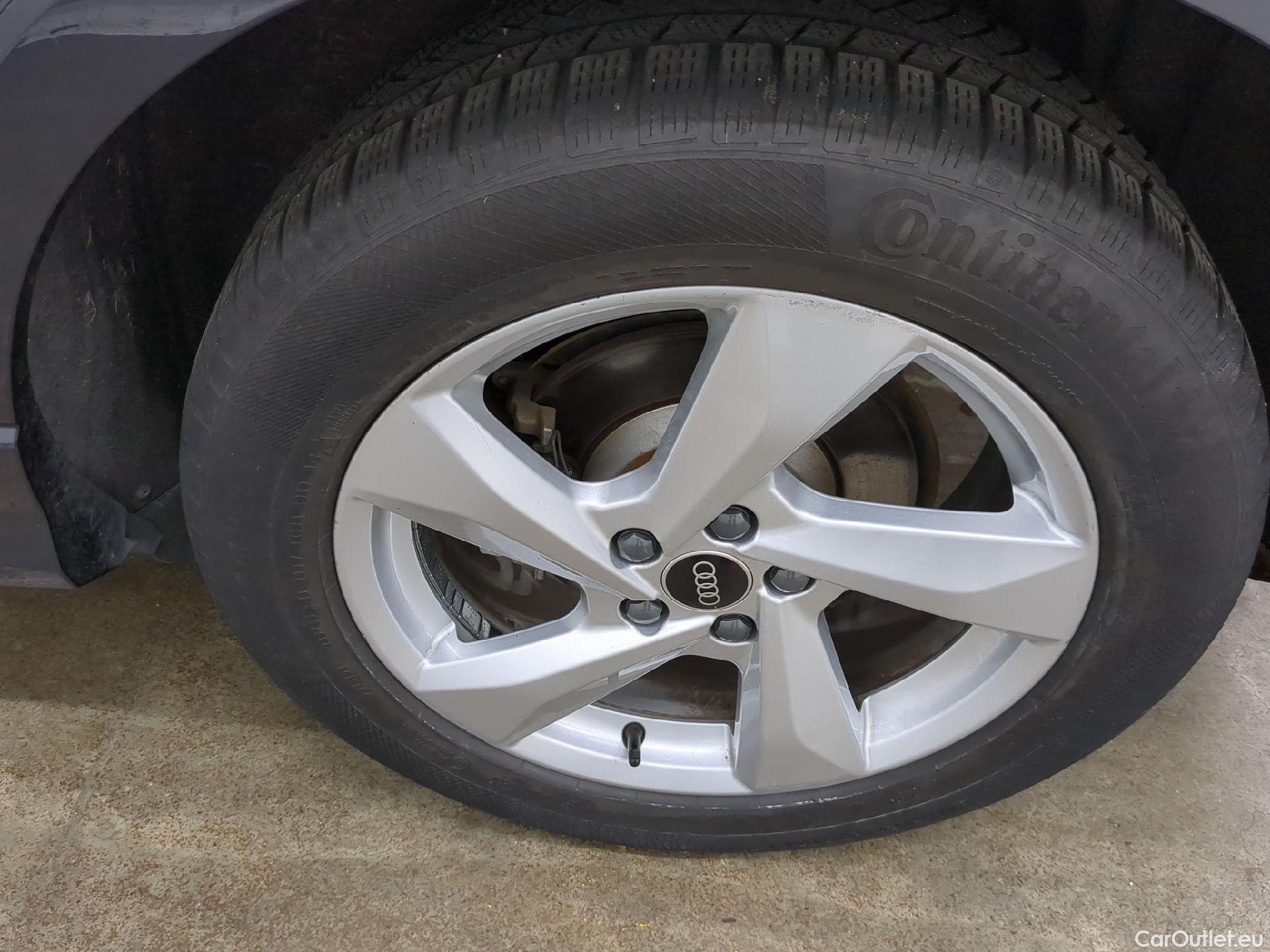  Audi  Q3 AUDI  / 2018 / 5P / SUV 35 TFSI 150 MHEV S TRONIC DESIGN LUXE #7