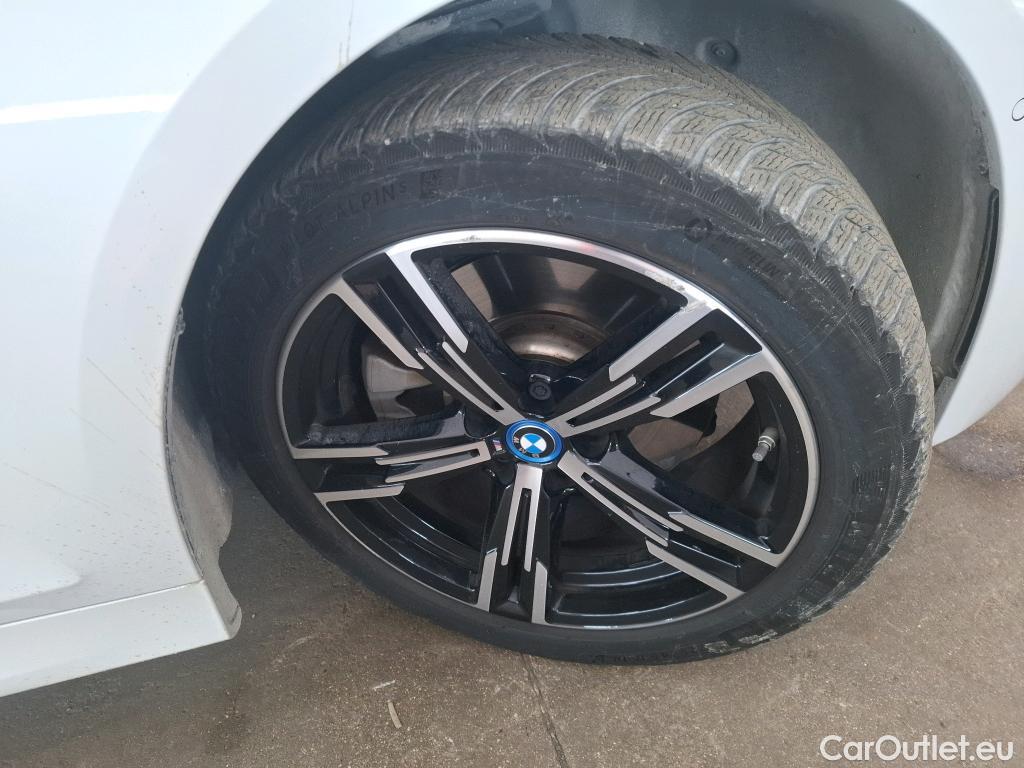  Bmw  Serie 3 BMW Série 3 Touring / 2022 / 5P / Break 320e xDrive 204ch M Sport BVA8 Hybride #1