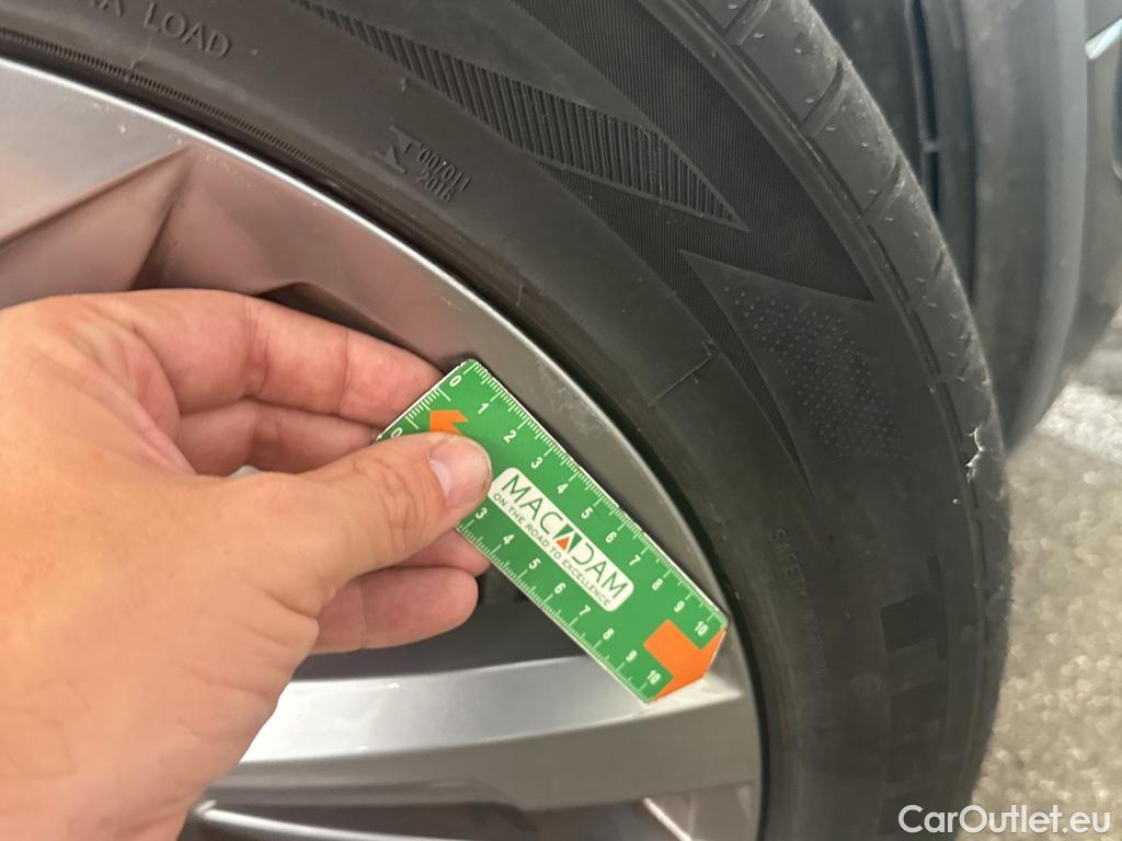  Volkswagen  Tiguan VOLKSWAGEN  / 2020 / 5P / SUV 1.4 eHybrid 245 DSG6 R-Line Exclusive #13