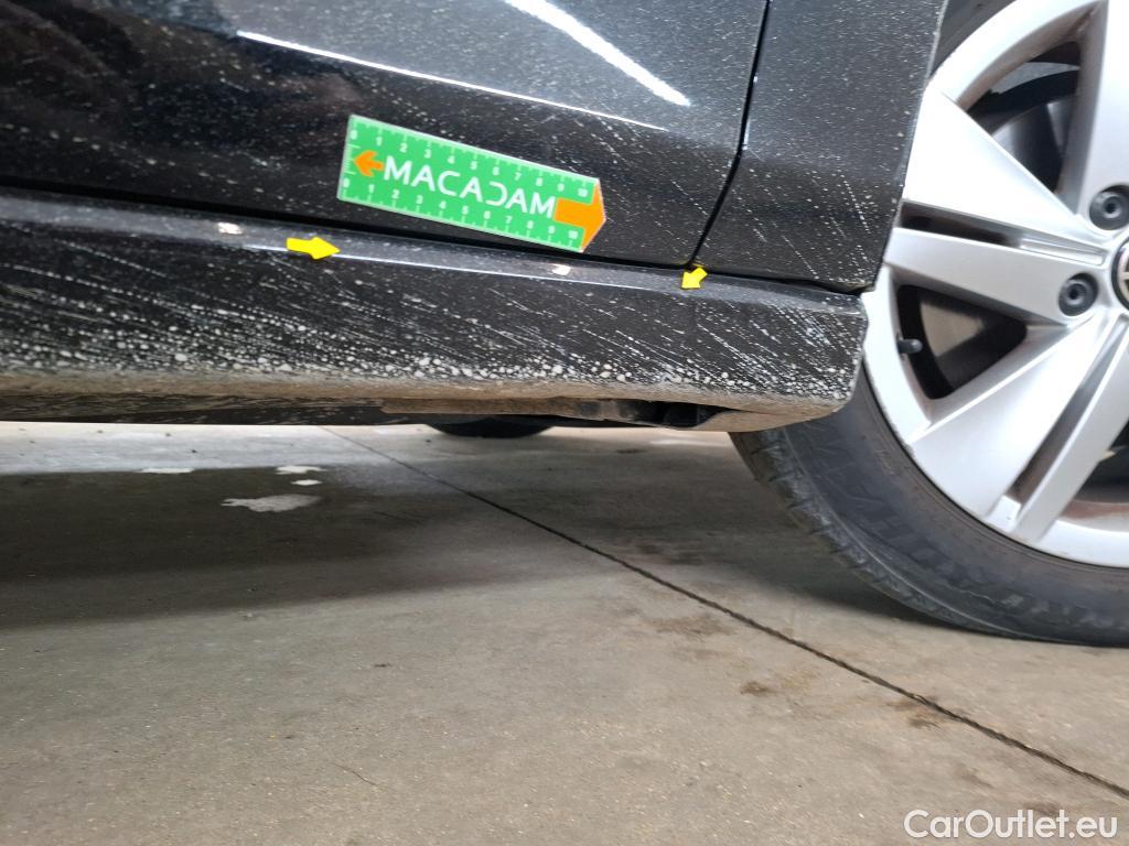  Volkswagen  Golf  VOLKSWAGEN / 2020 / 5P / Berline 2.0 TDI SCR 150 DSG7 Life Busi 1st #8