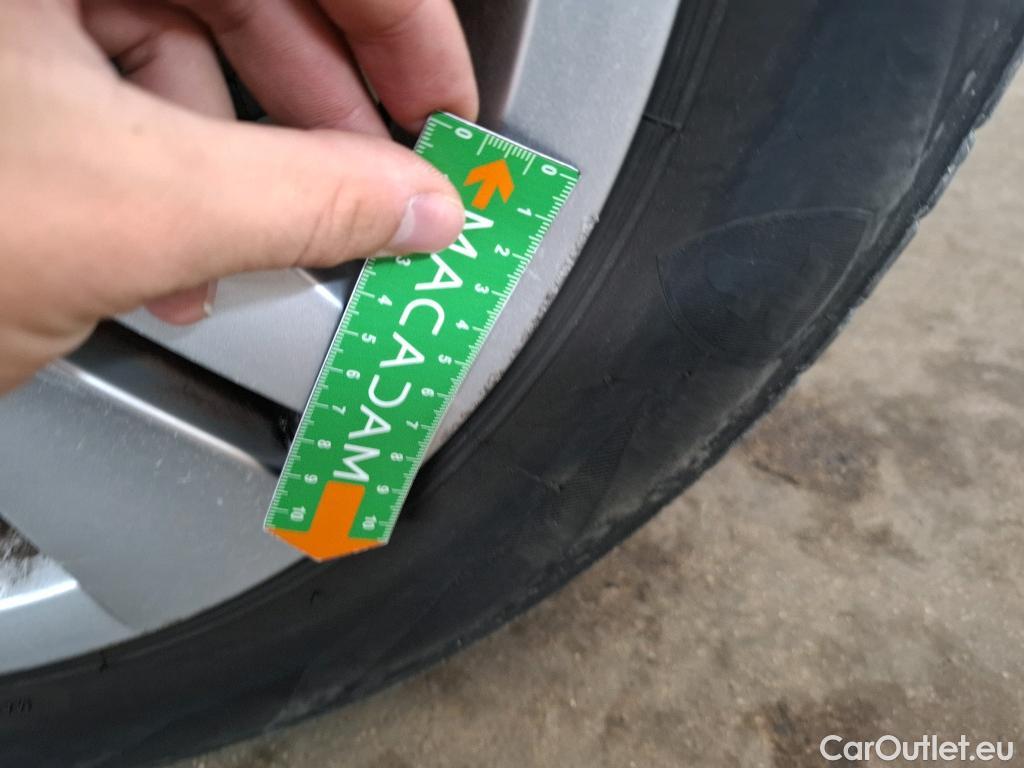  Volkswagen  Golf  VOLKSWAGEN / 2020 / 5P / Berline 2.0 TDI SCR 150 DSG7 Life Busi 1st #19