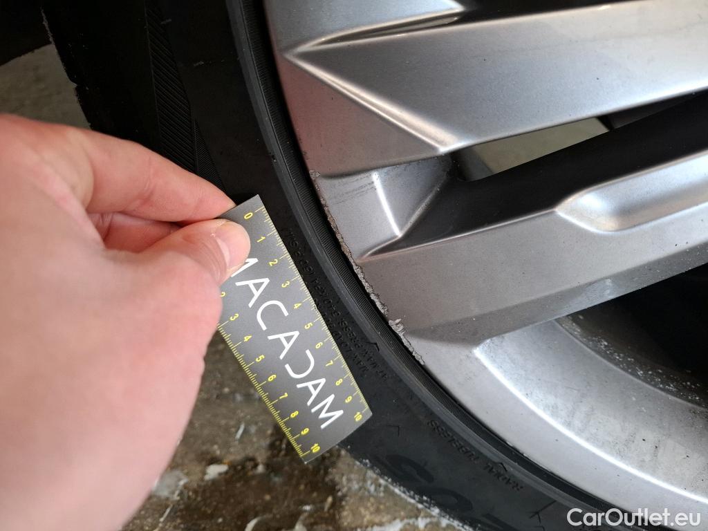  Volkswagen  Tiguan VOLKSWAGEN  / 2020 / 5P / SUV 2.0 TDI 150 DSG7 R-Line #25