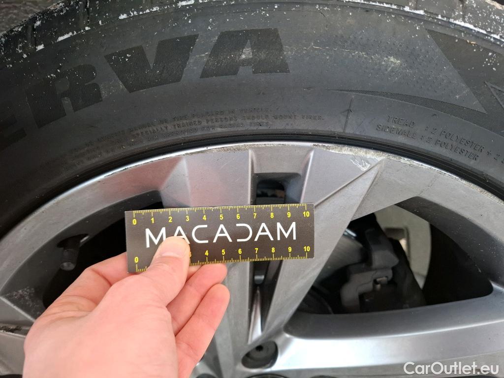  Volkswagen  Tiguan VOLKSWAGEN  / 2020 / 5P / SUV 2.0 TDI 150 DSG7 R-Line #28