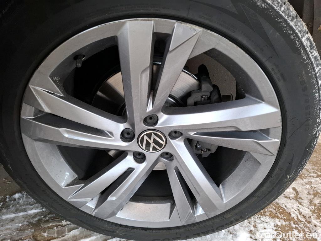  Volkswagen  Tiguan VOLKSWAGEN  / 2020 / 5P / SUV 2.0 TDI 150 DSG7 R-Line #27