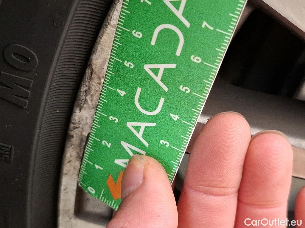  Mercedes  CLA-Klasse MERCEDES-BENZ CLA Shooting Brake / 2019 / 5P / Break CLA 200 d Business Line BA8 #5