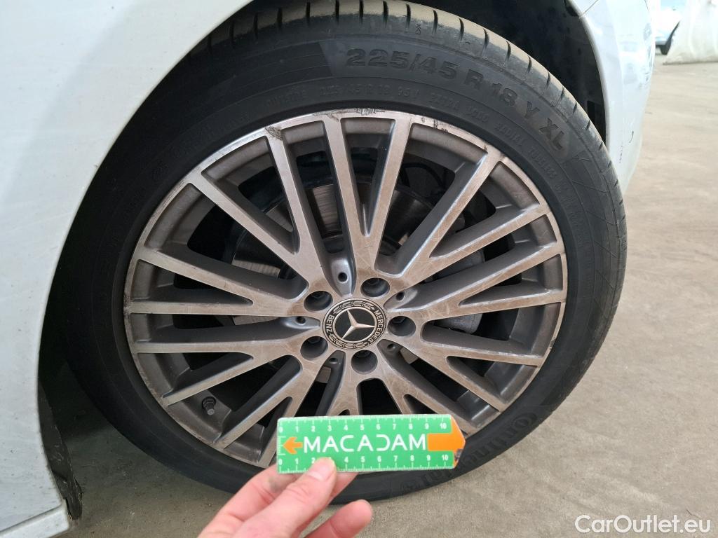  Mercedes  CLA-Klasse MERCEDES-BENZ CLA Shooting Brake / 2019 / 5P / Break CLA 200 d Business Line BA8 #1