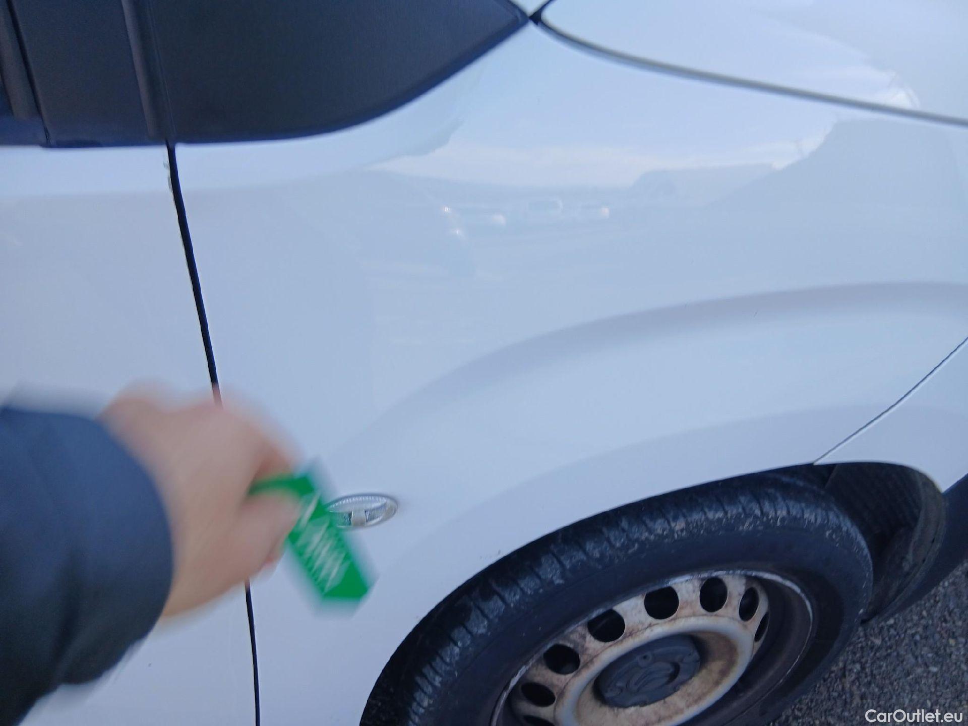  Citroen  Berlingo CITROEN  / 2018 / 4P / combi Talla M BlueHDi 100 S&S LIVE (IND) #32