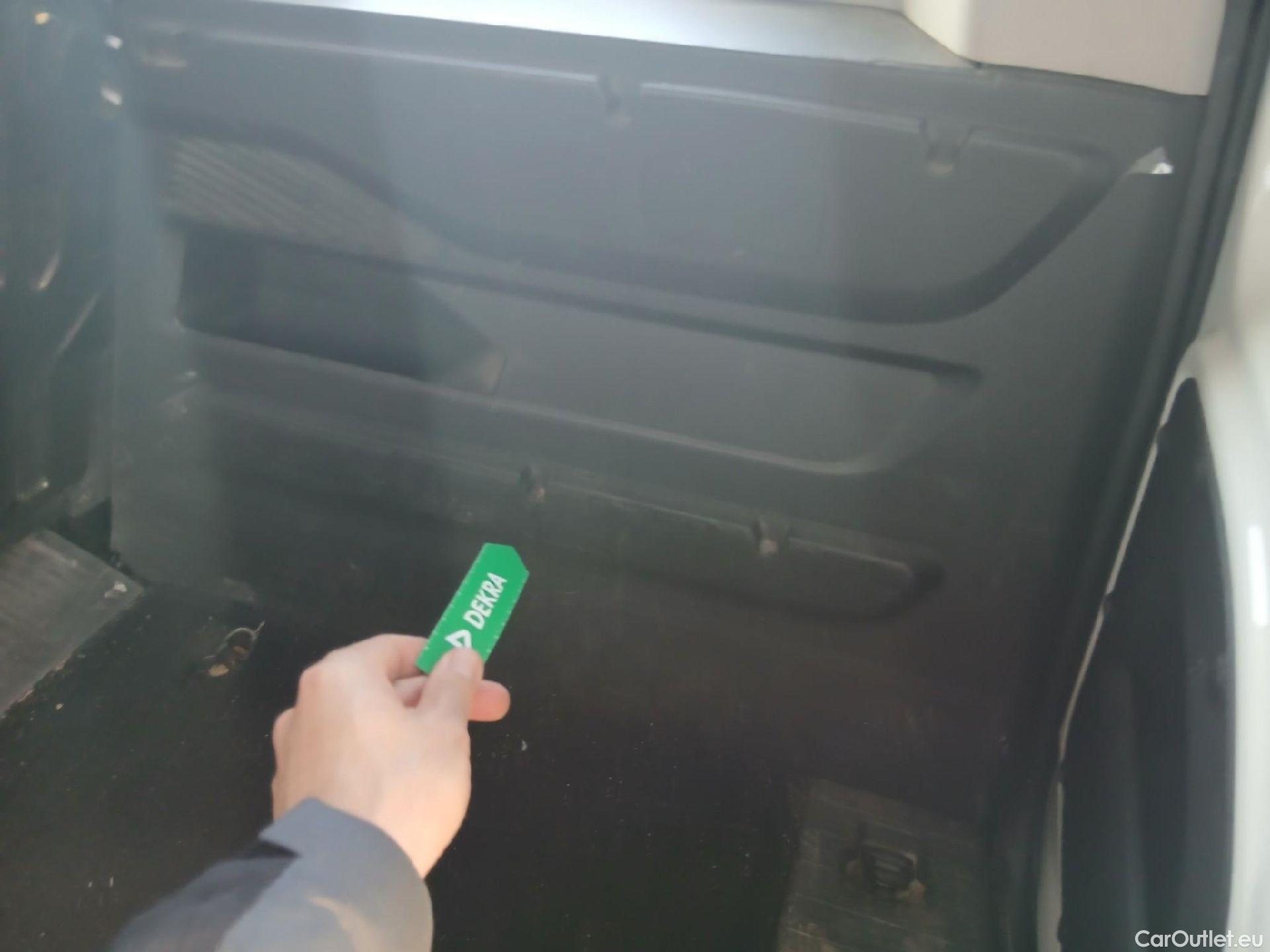  Citroen  Berlingo CITROEN  / 2018 / 4P / combi Talla M BlueHDi 100 S&S LIVE (IND) #36