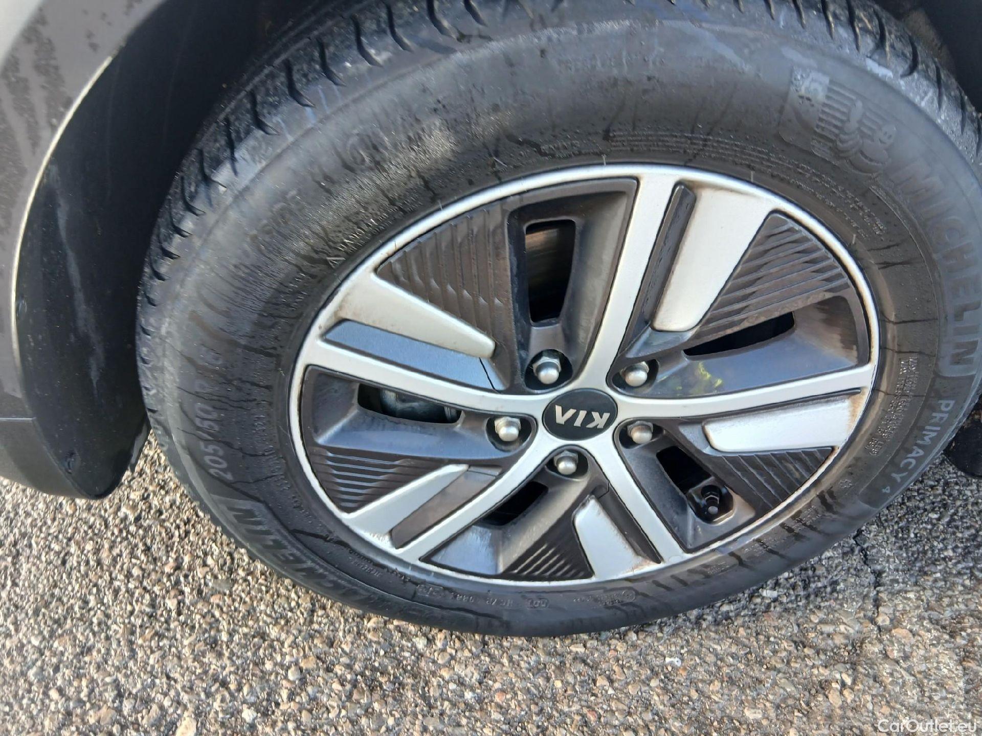  KIA  Niro KIA  / 2019 / 5P / crossover 1.6 GDi HEV 104kW (141CV) Drive #6