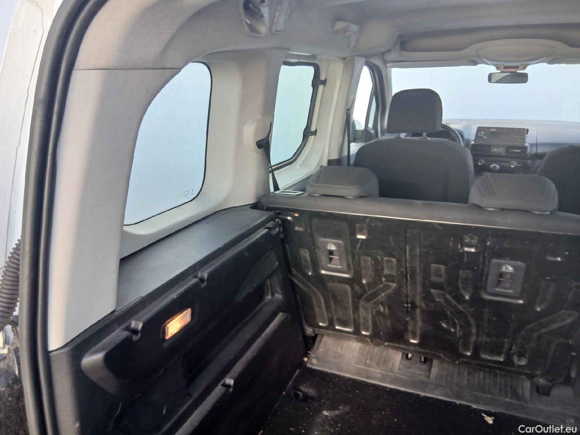  Citroen  Berlingo CITROEN  / 2018 / 4P / combi Talla M BlueHDi 100 S&S LIVE (IND) #39