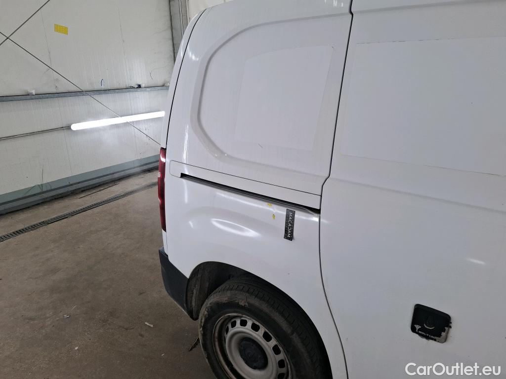  Opel  Combo OPEL  / 2018 / 4P / Fourgonnette 1.5 diesel 100chL1H1/stand CARGO PACK C #35