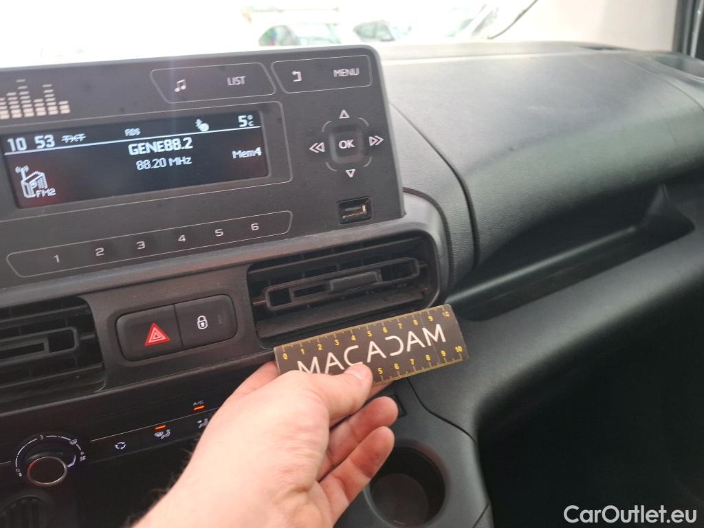  Opel  Combo OPEL  / 2018 / 4P / Fourgonnette 1.5 diesel 100chL1H1/stand CARGO PACK C #24