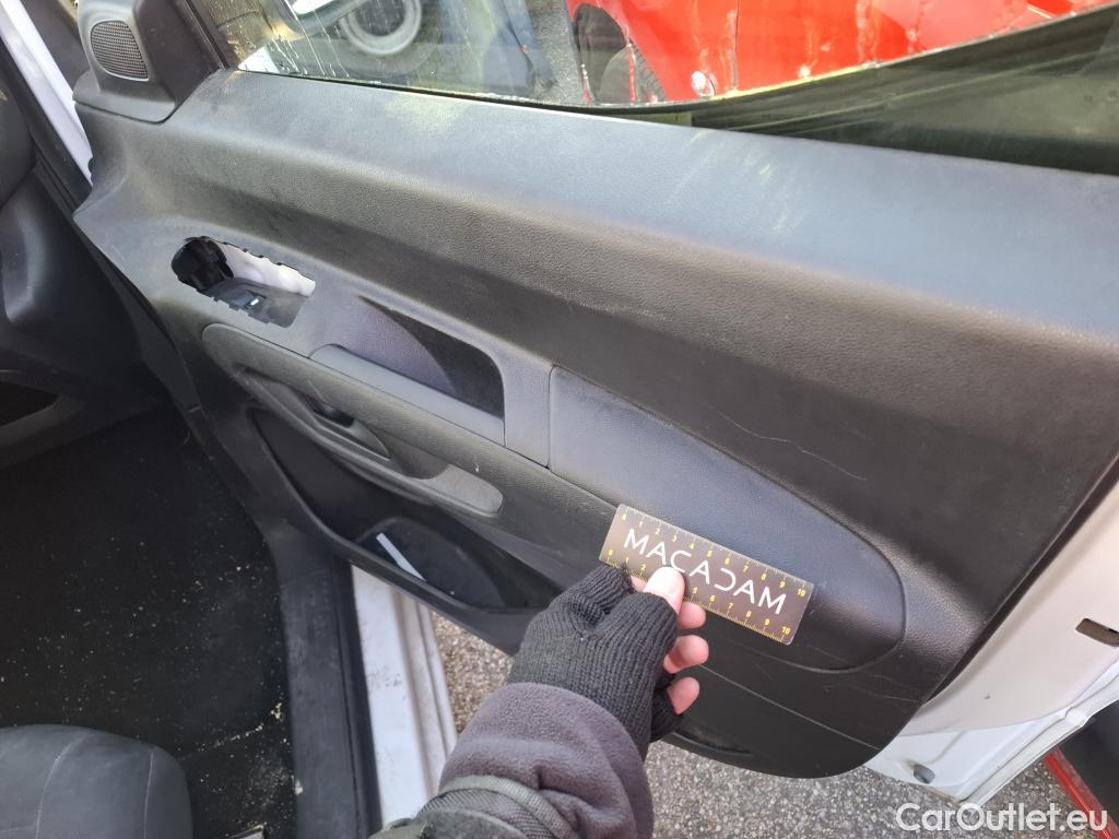  Opel  Combo OPEL  / 2018 / 4P / Fourgonnette 1.5 diesel 100chL1H1/stand CARGO PACK C #32