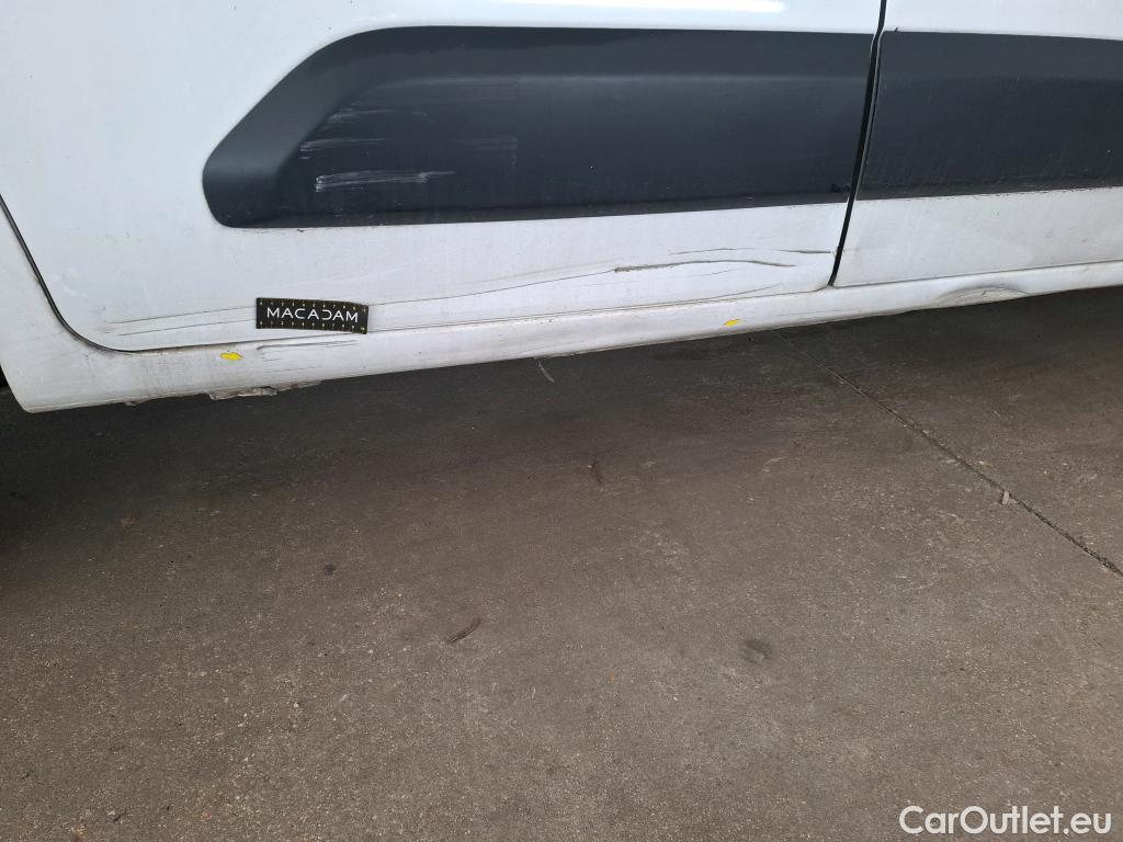  Opel  Combo OPEL  / 2018 / 4P / Fourgonnette 1.5 diesel 100chL1H1/stand CARGO PACK C #2