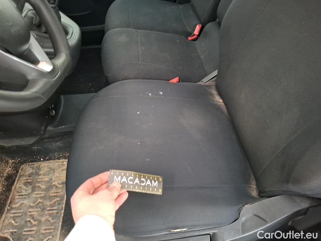  Opel  Combo OPEL  / 2018 / 4P / Fourgonnette 1.5 diesel 100chL1H1/stand CARGO PACK C #44