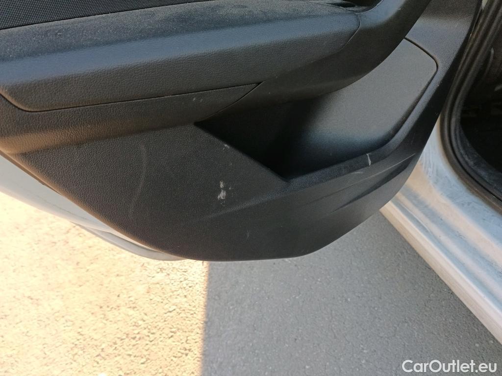  Audi  A1 Sportback AUDI A1 / 2018 / 5P / berlina con portón Sportback Advanced 30 TFSI 81kW (110CV) #9