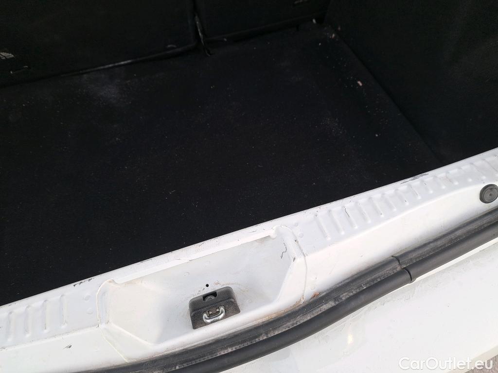  Dacia  Sandero DACIA  / 2016 / 5P / berlina con portón Comfort Blue dCi 70kW (95CV) #20