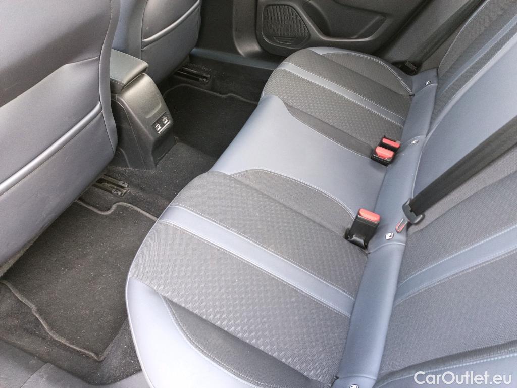  Peugeot  2008 PEUGEOT  / 2019 / 5P / todoterreno Allure Puretech 100 S&S BVM6 (CX) #9