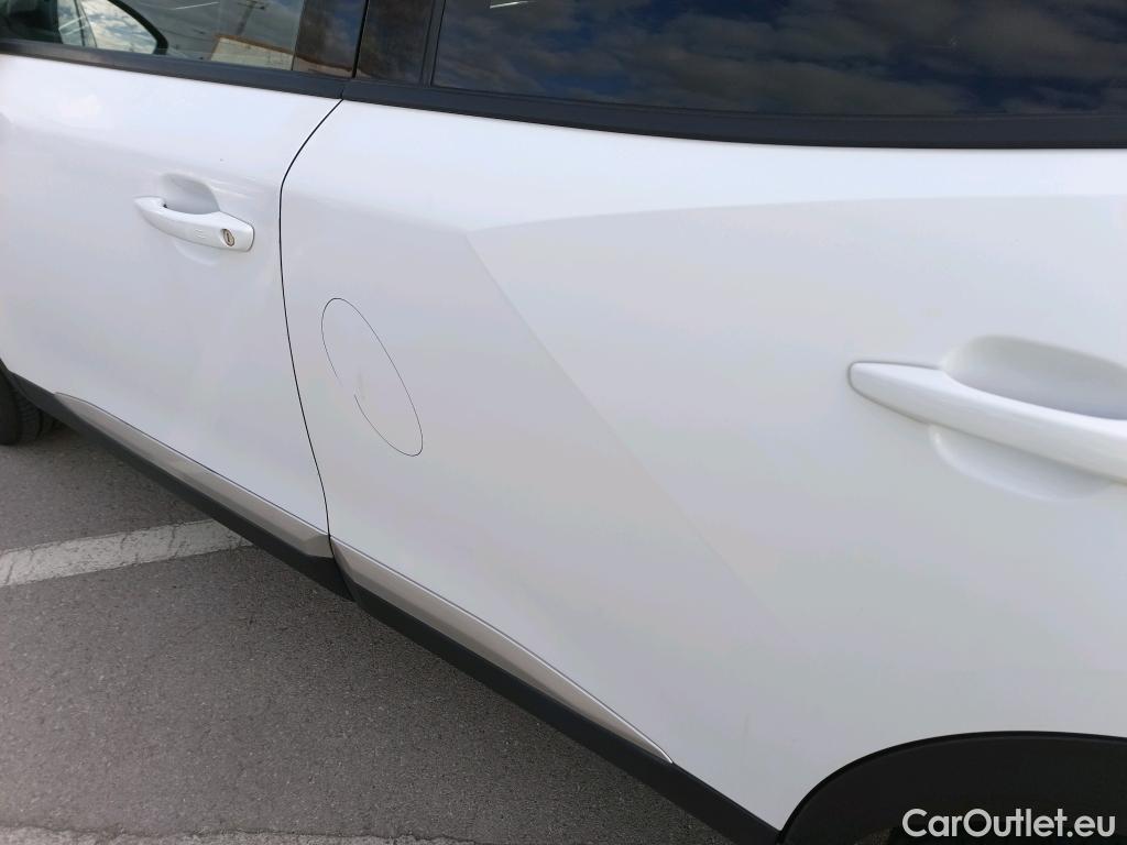  Peugeot  2008 PEUGEOT  / 2019 / 5P / todoterreno Allure Puretech 100 S&S BVM6 (CX) #3