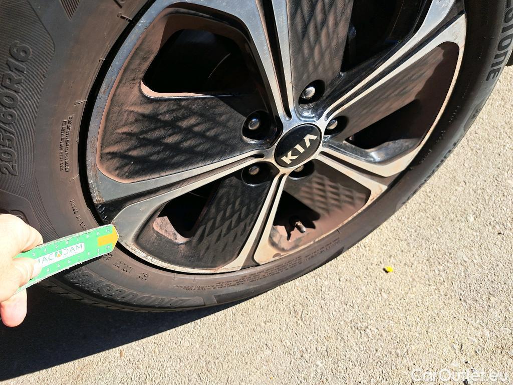  KIA  XCeed KIA  1.6 GDi PHEV 104kW (141CV) eDrive (AC) #13