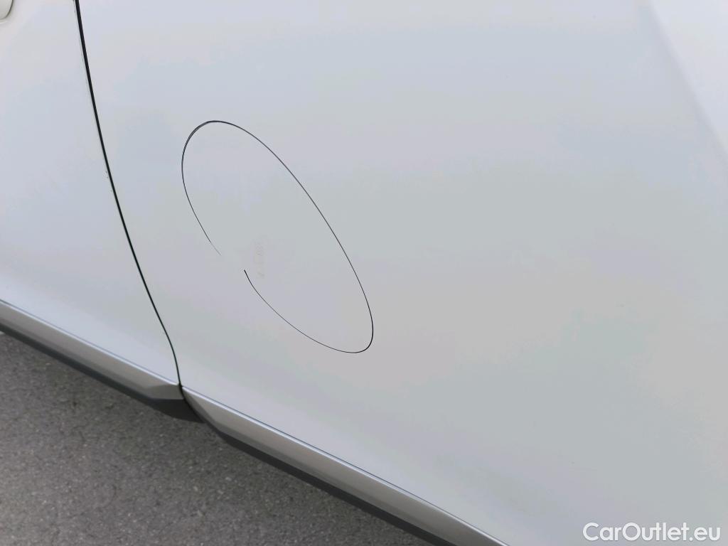  Peugeot  2008 PEUGEOT  / 2019 / 5P / todoterreno Allure Puretech 100 S&S BVM6 (CX) #4