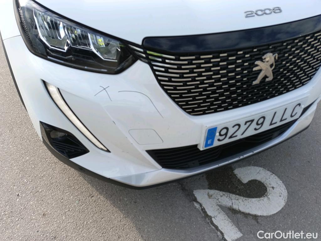  Peugeot  2008 PEUGEOT  / 2019 / 5P / todoterreno Allure Puretech 100 S&S BVM6 (CX) #5