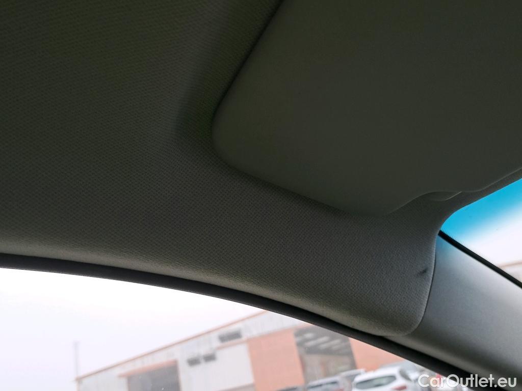  KIA  Niro KIA e- / 2016 / 5P / crossover e- 150kW (204CV) Drive (Long Range) #5