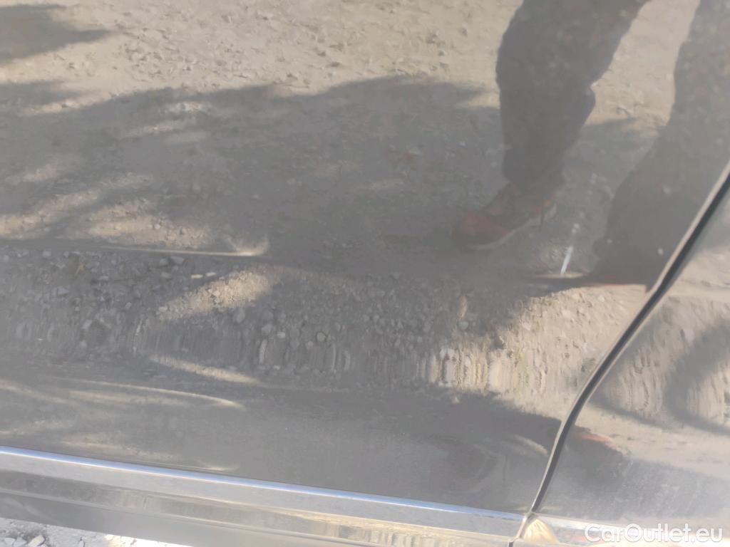  KIA  Niro KIA e- / 2016 / 5P / crossover e- 150kW (204CV) Drive (Long Range) #4