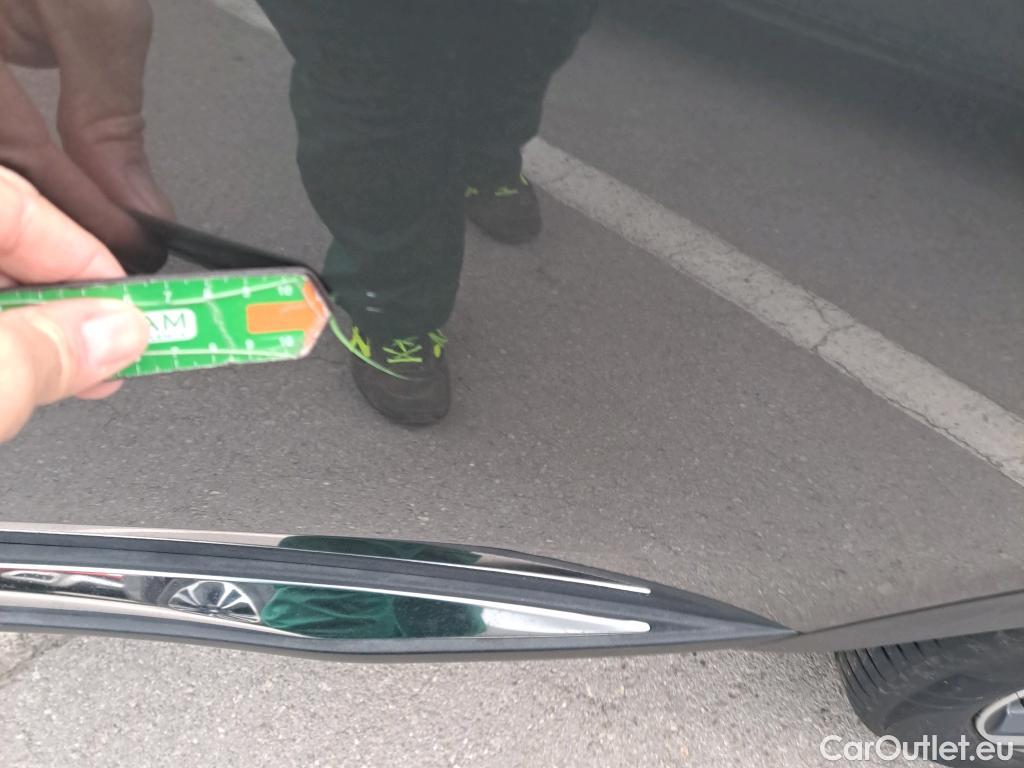  Peugeot  3008 PEUGEOT  Hybrid / 2020 / 5P / todoterreno 225 e-EAT8 Allure (AC2) #25