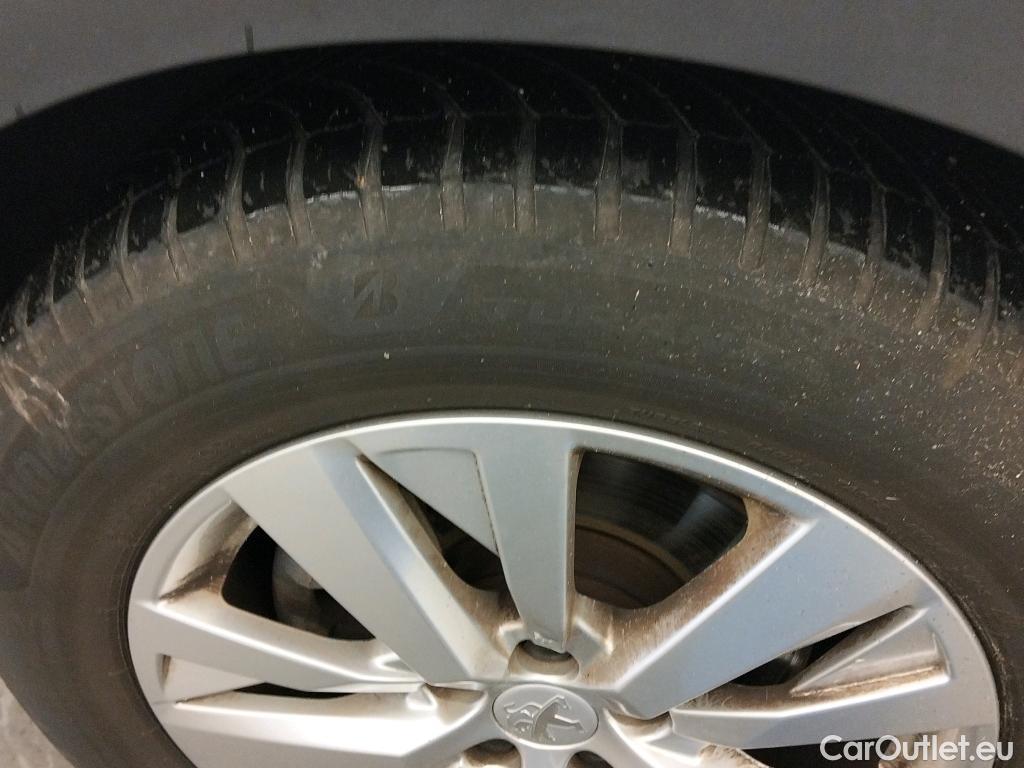  Peugeot  3008 PEUGEOT  / 2020 / 5P / todoterreno 1.5 BlueHDi 96kW (130CV) S&S Active Pack (AC4) #1