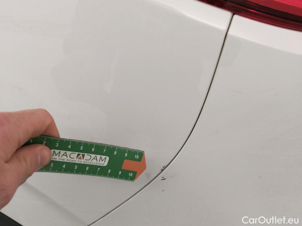  Renault  Kadjar RENAULT  / 2019 / 5P / crossover Zen Blue dCi 110kW (150CV) 4x4 #24