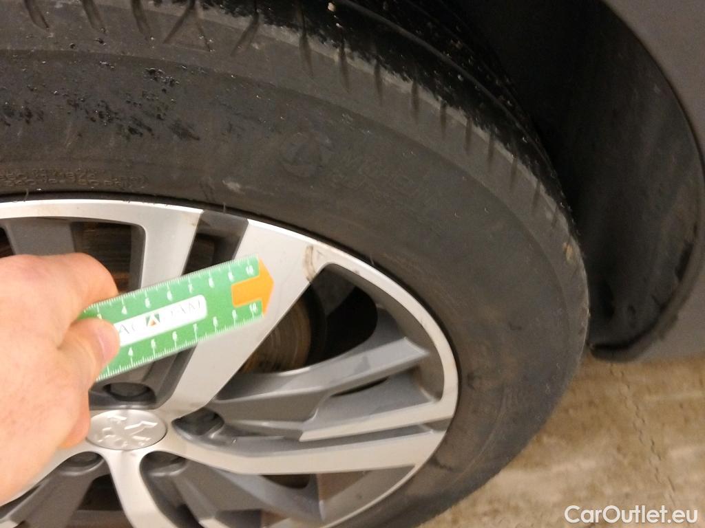  Peugeot  3008 PEUGEOT  / 2020 / 5P / todoterreno 1.5 BlueHDi 96kW S&S Allure Pack EAT8 #14