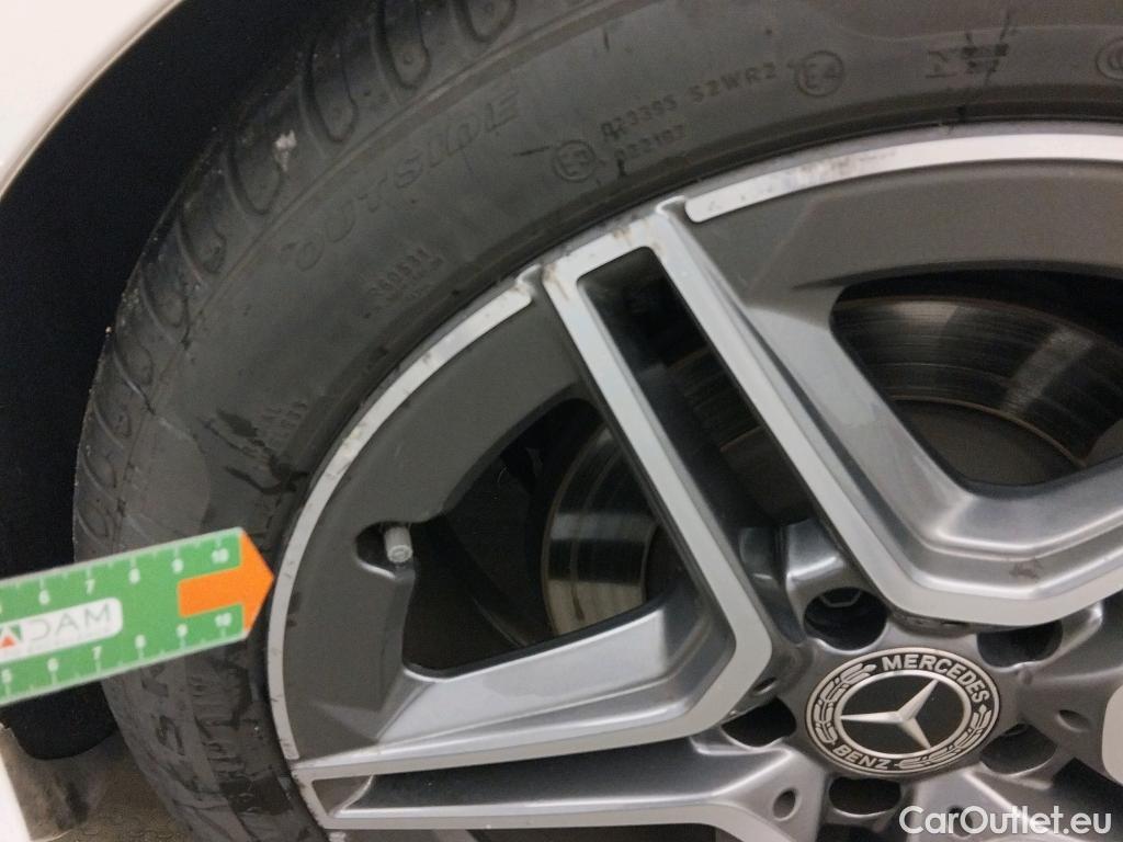  Mercedes  A-Klasse MERCEDES-BENZ Clase A / 2018 / 5P / berlina con portón A 200 d 4MATIC #4