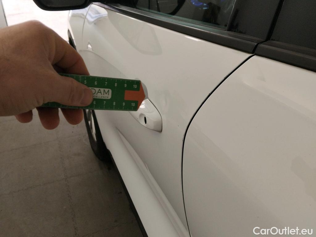  Ford  Kuga FORD  / 2019 / 5P / todoterreno Titanium 2.5 Duratec FHEV 140kW Auto #2