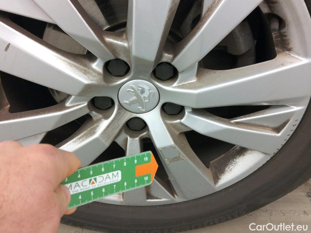  Peugeot  3008 PEUGEOT  / 2020 / 5P / todoterreno 1.5 BlueHDi 96kW (130CV) S&S Active Pack (AC4) #4