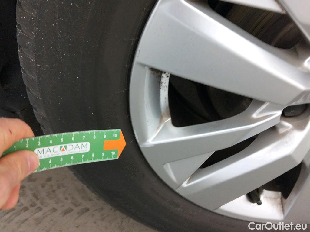  Peugeot  3008 PEUGEOT  / 2020 / 5P / todoterreno 1.5 BlueHDi 96kW (130CV) S&S Active Pack (AC4) #14