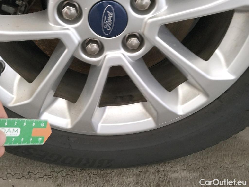  Ford  Kuga FORD  / 2019 / 5P / todoterreno Titanium 2.5 Duratec FHEV 140kW Auto #6