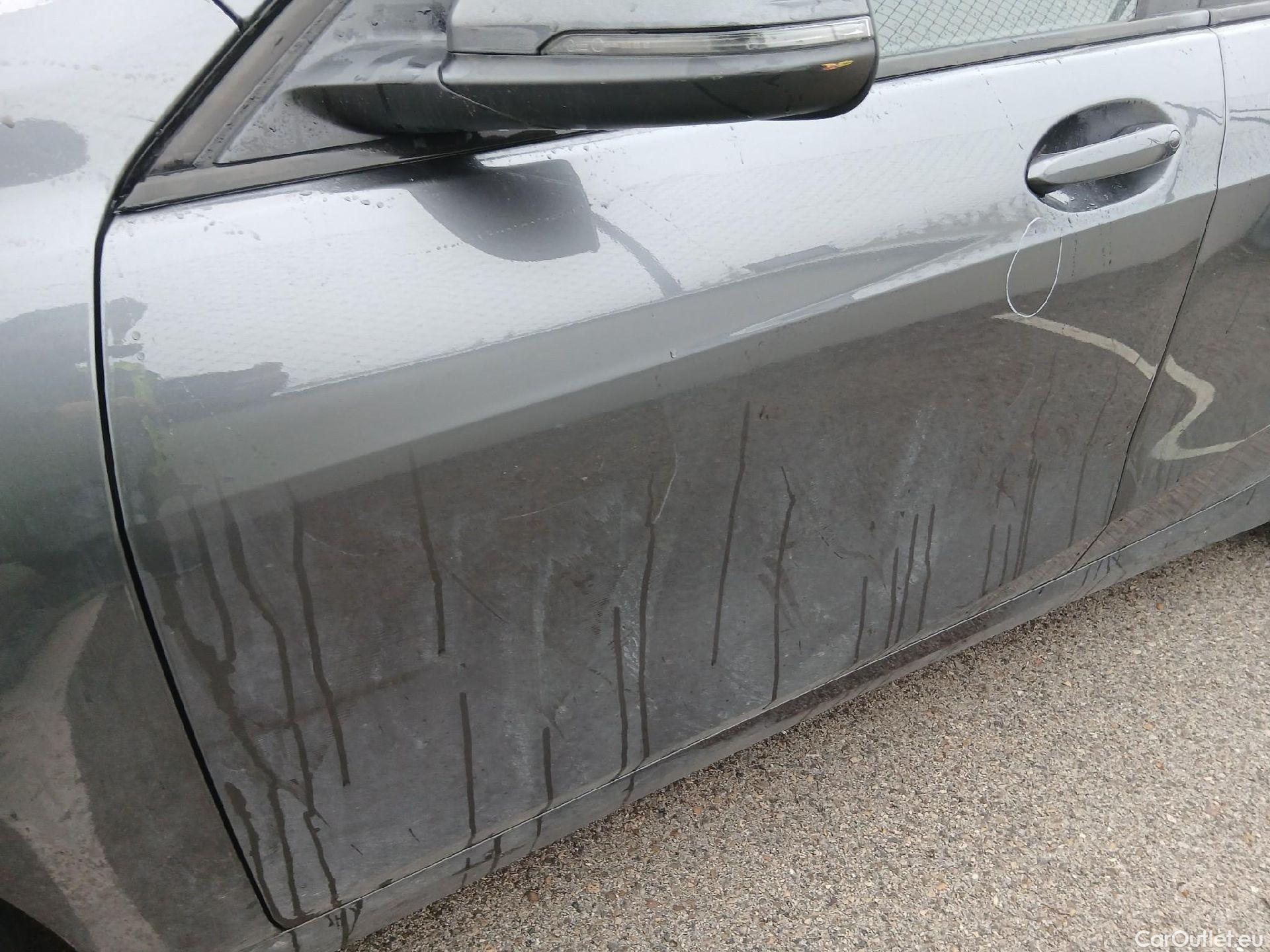  Bmw  Serie 1 BMW  / 2019 / 5P / berlina con portón 118i #15