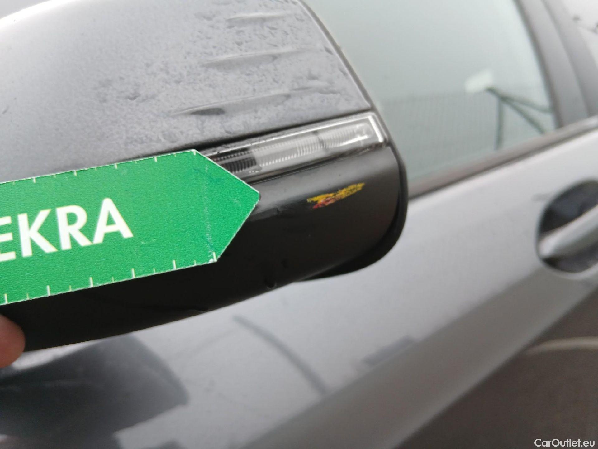  Bmw  Serie 1 BMW  / 2019 / 5P / berlina con portón 118i #13