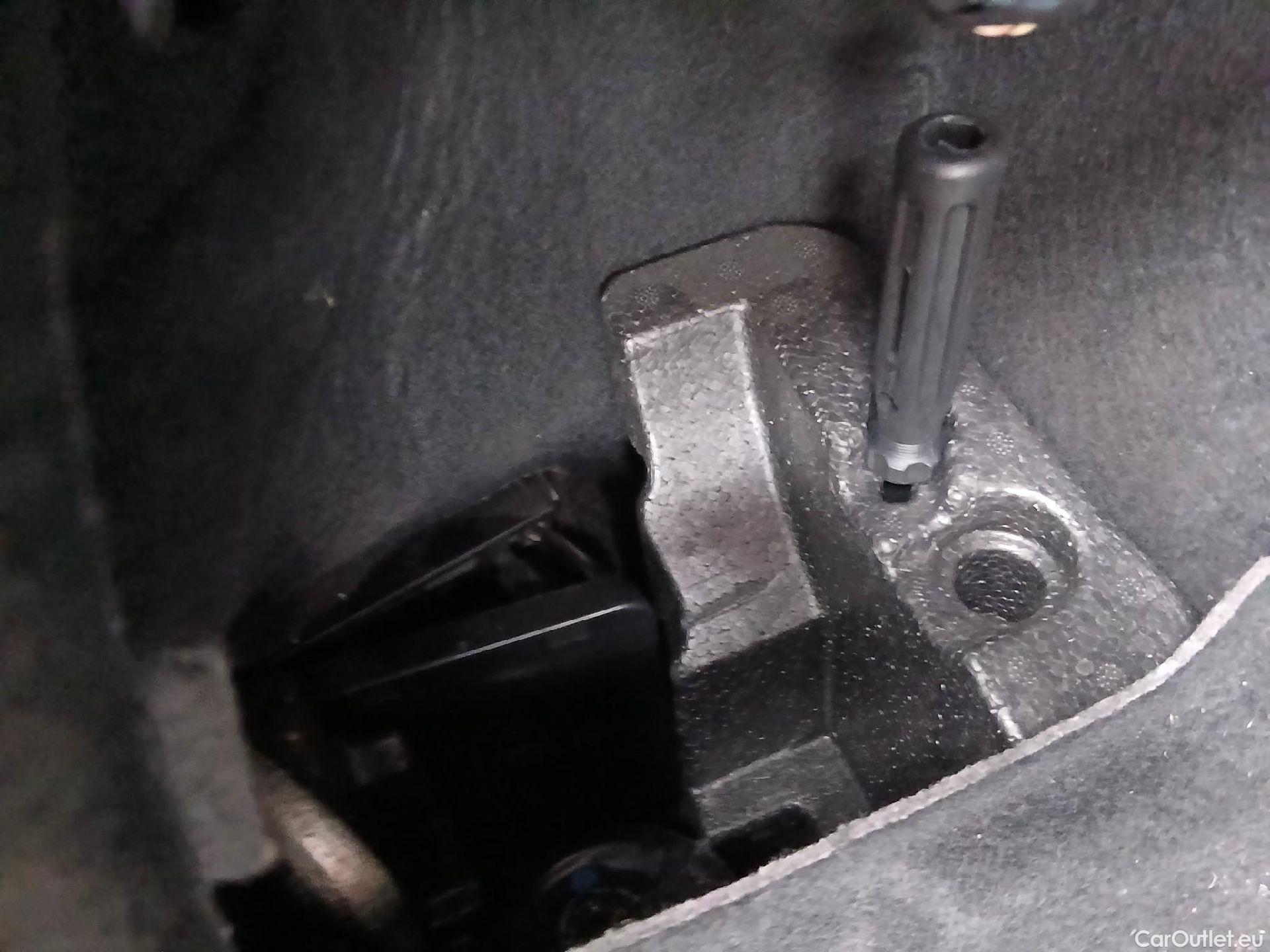  Bmw  Serie 1 BMW  / 2019 / 5P / berlina con portón 118i #2