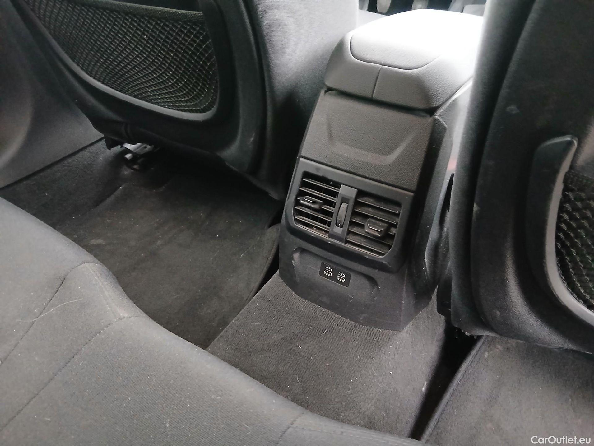  Bmw  Serie 1 BMW  / 2019 / 5P / berlina con portón 118i #39