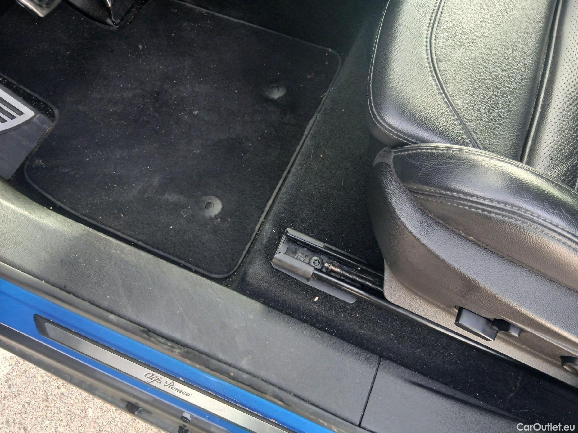  Alfa Romeo   STELVIO Alfa Romeo / 2017 / 5P / todoterreno 2.0 Gasolina 206kW (280CV) Executive AWD #4