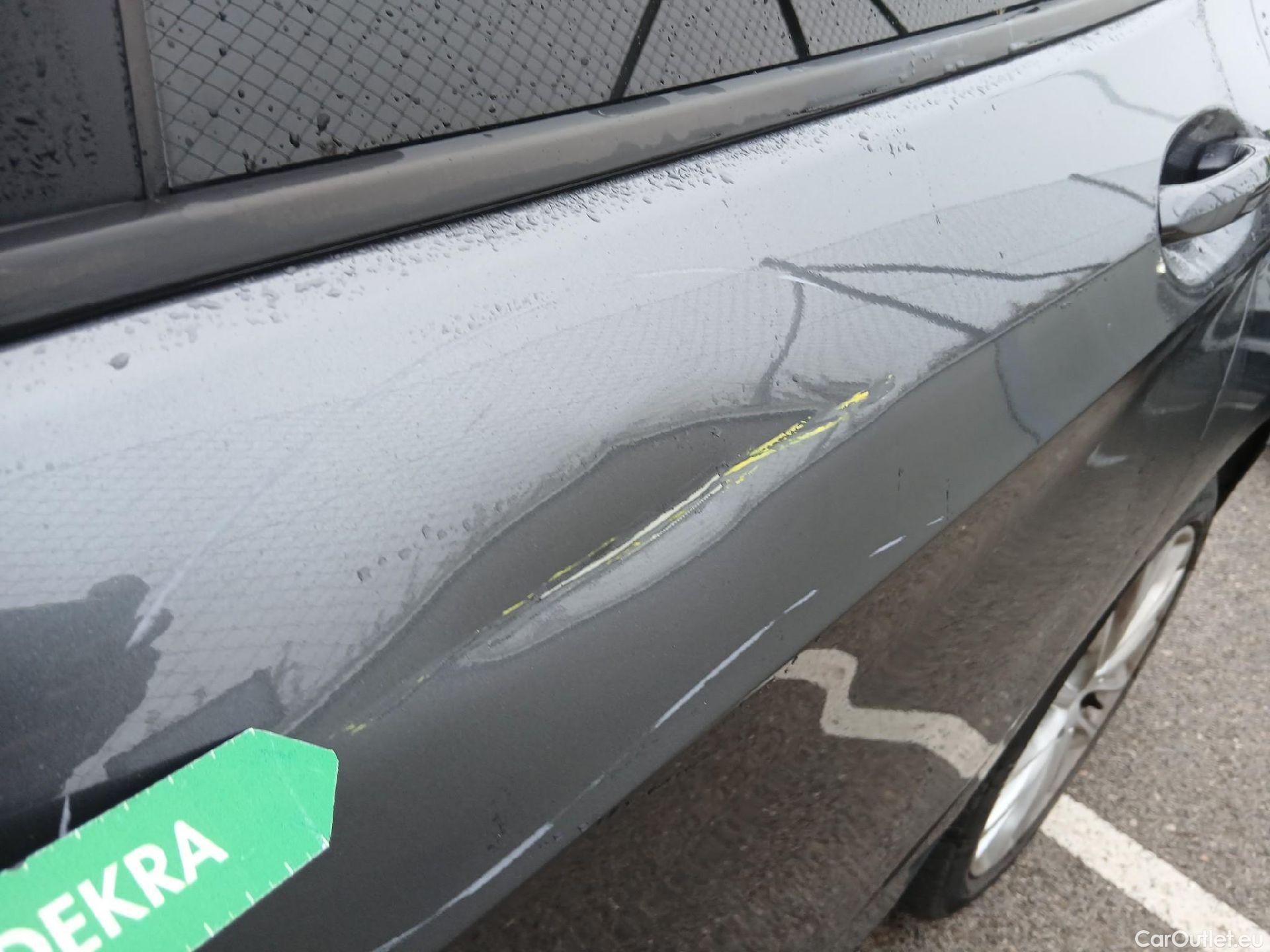  Bmw  Serie 1 BMW  / 2019 / 5P / berlina con portón 118i #17