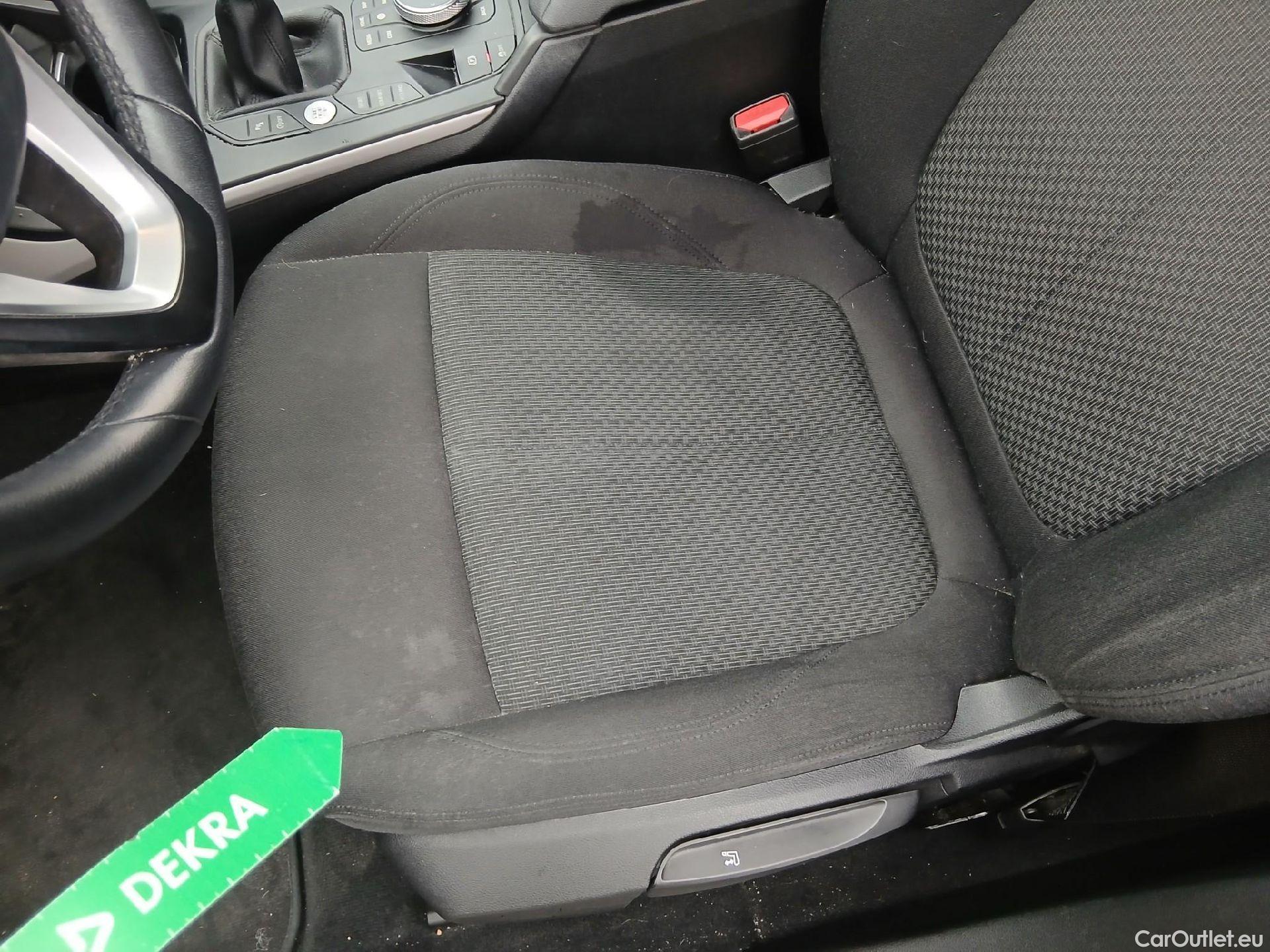  Bmw  Serie 1 BMW  / 2019 / 5P / berlina con portón 118i #19