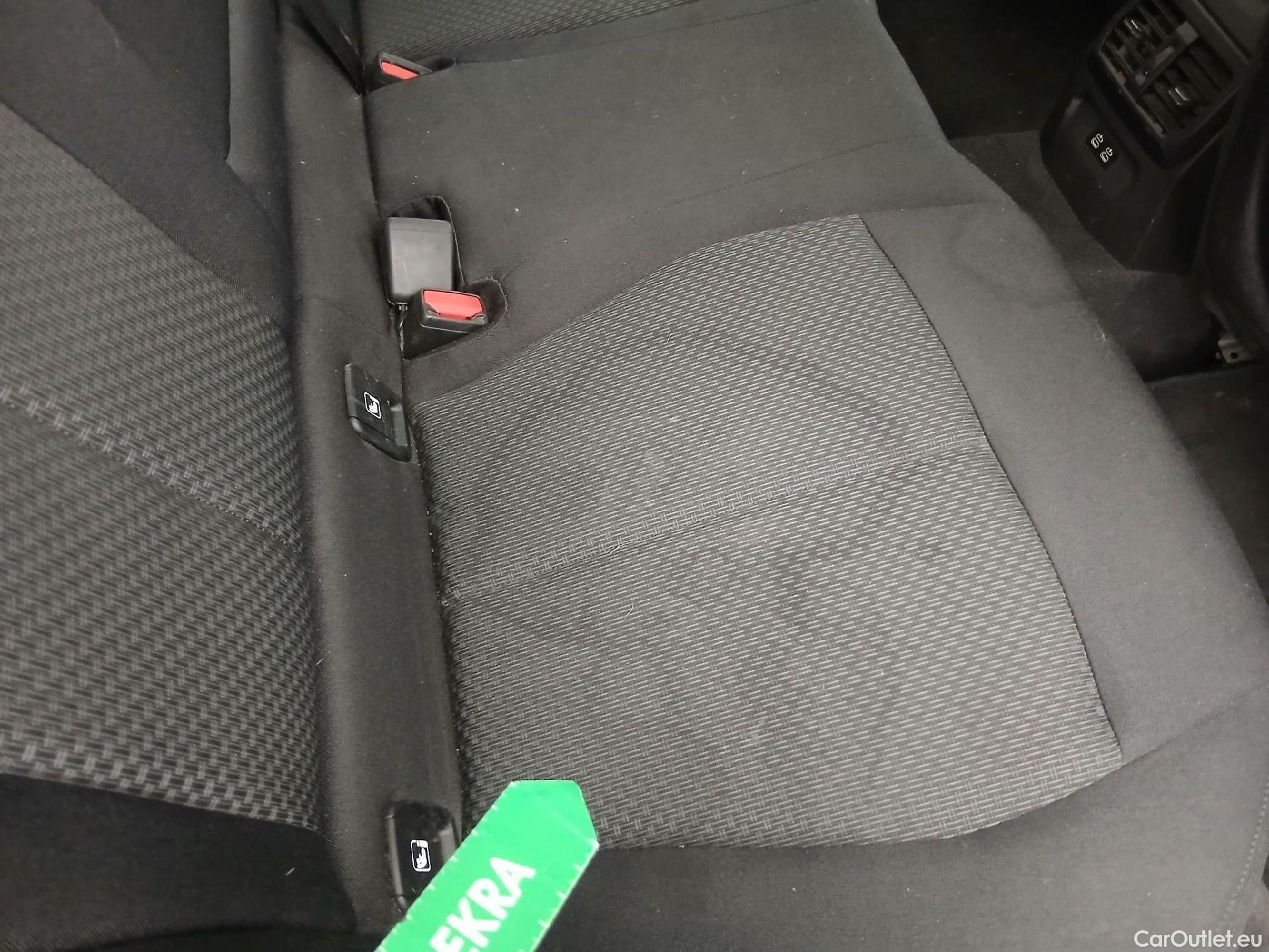  Bmw  Serie 1 BMW  / 2019 / 5P / berlina con portón 118i #20