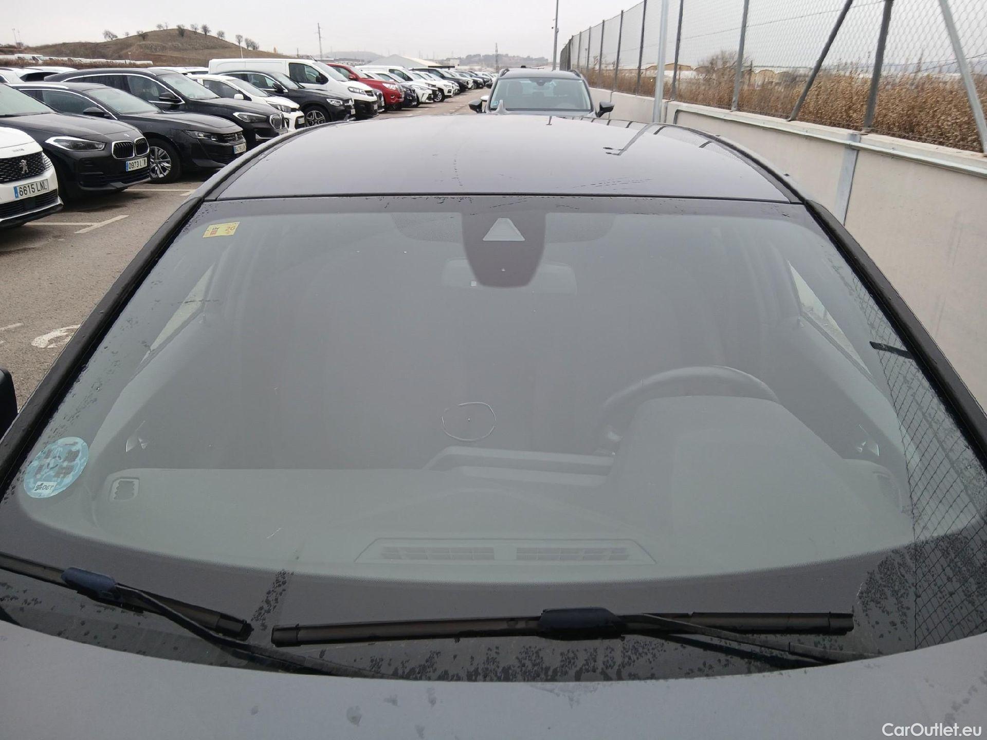  Bmw  Serie 1 BMW  / 2019 / 5P / berlina con portón 118i #4