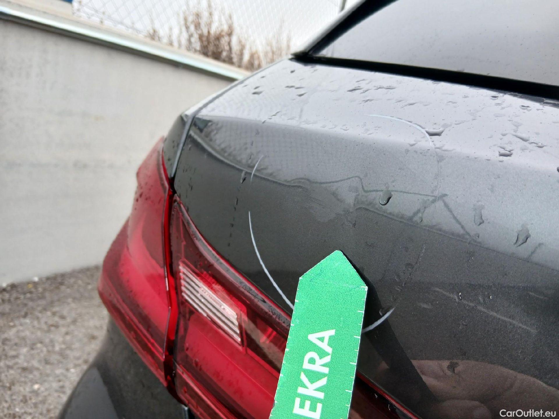  Bmw  Serie 1 BMW  / 2019 / 5P / berlina con portón 118i #35