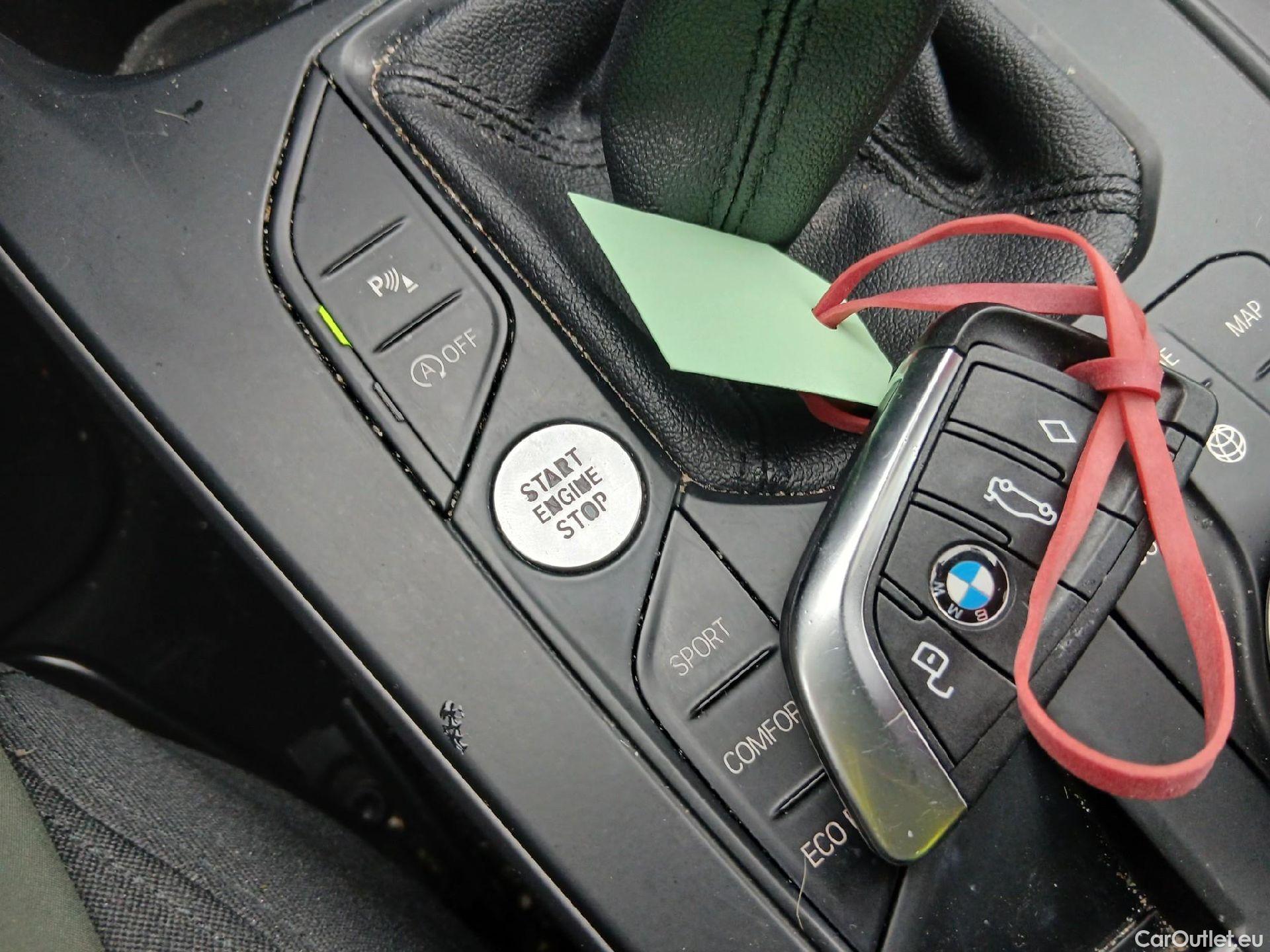  Bmw  Serie 1 BMW  / 2019 / 5P / berlina con portón 118i #1