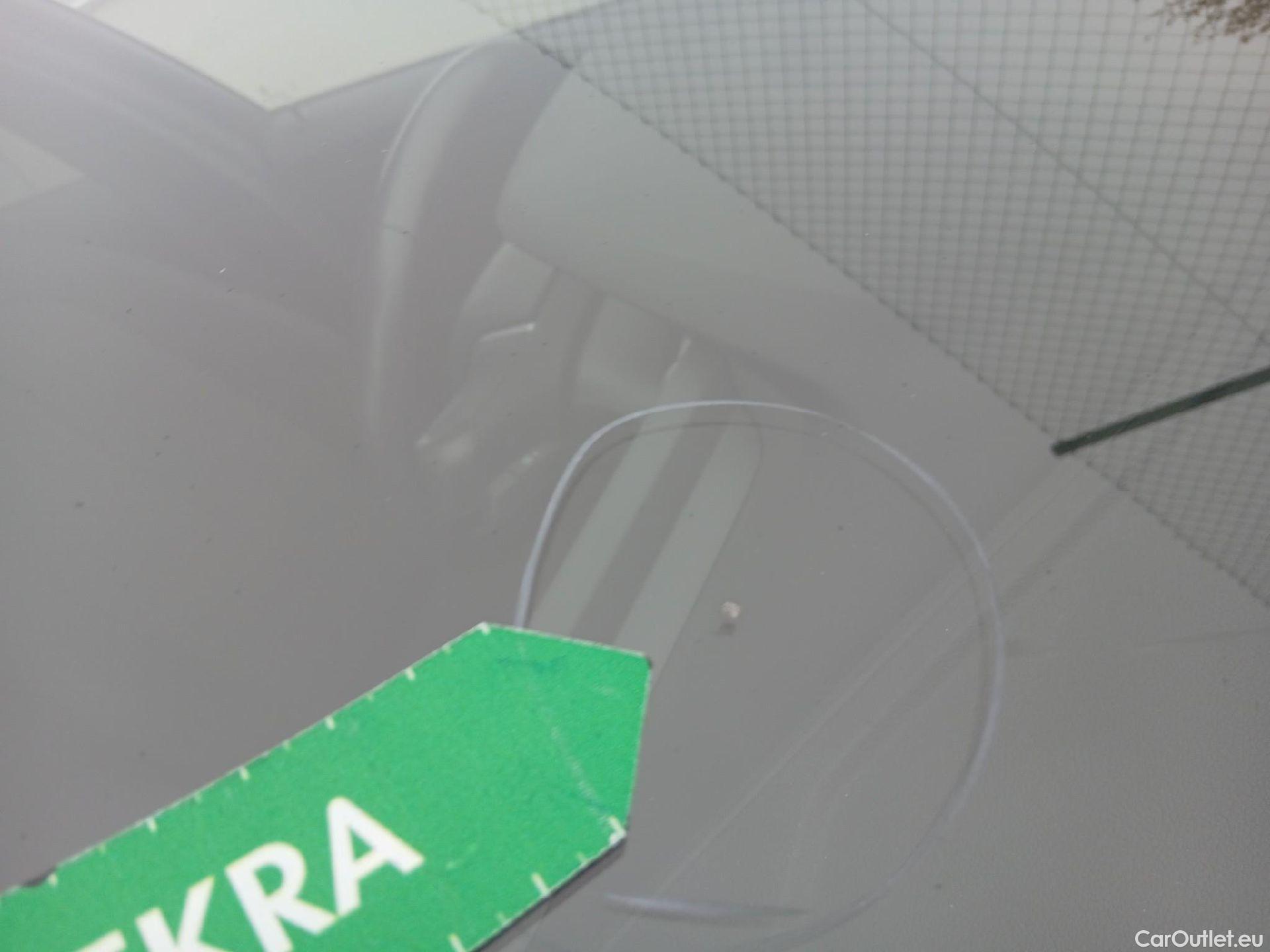  Bmw  Serie 1 BMW  / 2019 / 5P / berlina con portón 118i #5